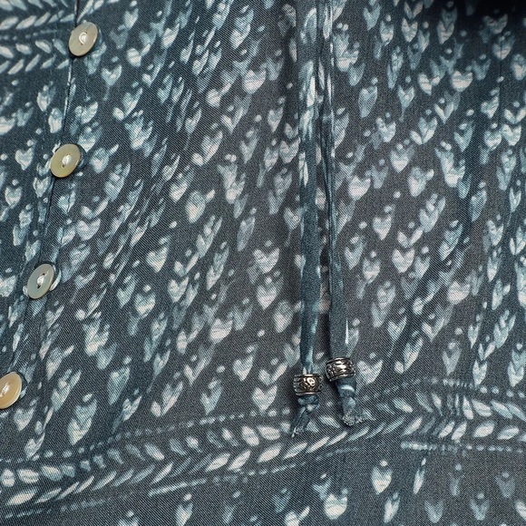 Lulu’s Carrissa blue print long sleeve top/blouse, size small, barely wo… - Picture 5 of 5